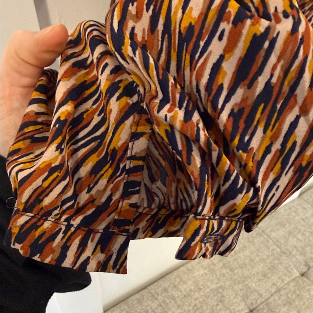 Cece Multicolor Patterned V-Neck Blouse - image 8